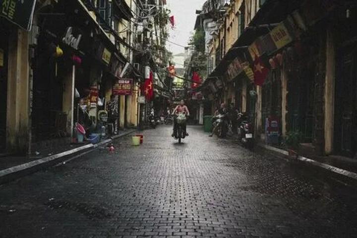 Hotspot Matrix và Chùm ảnh: Nắng nóng kinh hoàng, AI gợi ý về mùa hè ở vũ trụ khác, xem